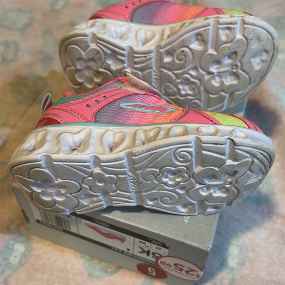 Avia - Picture 8 of 9